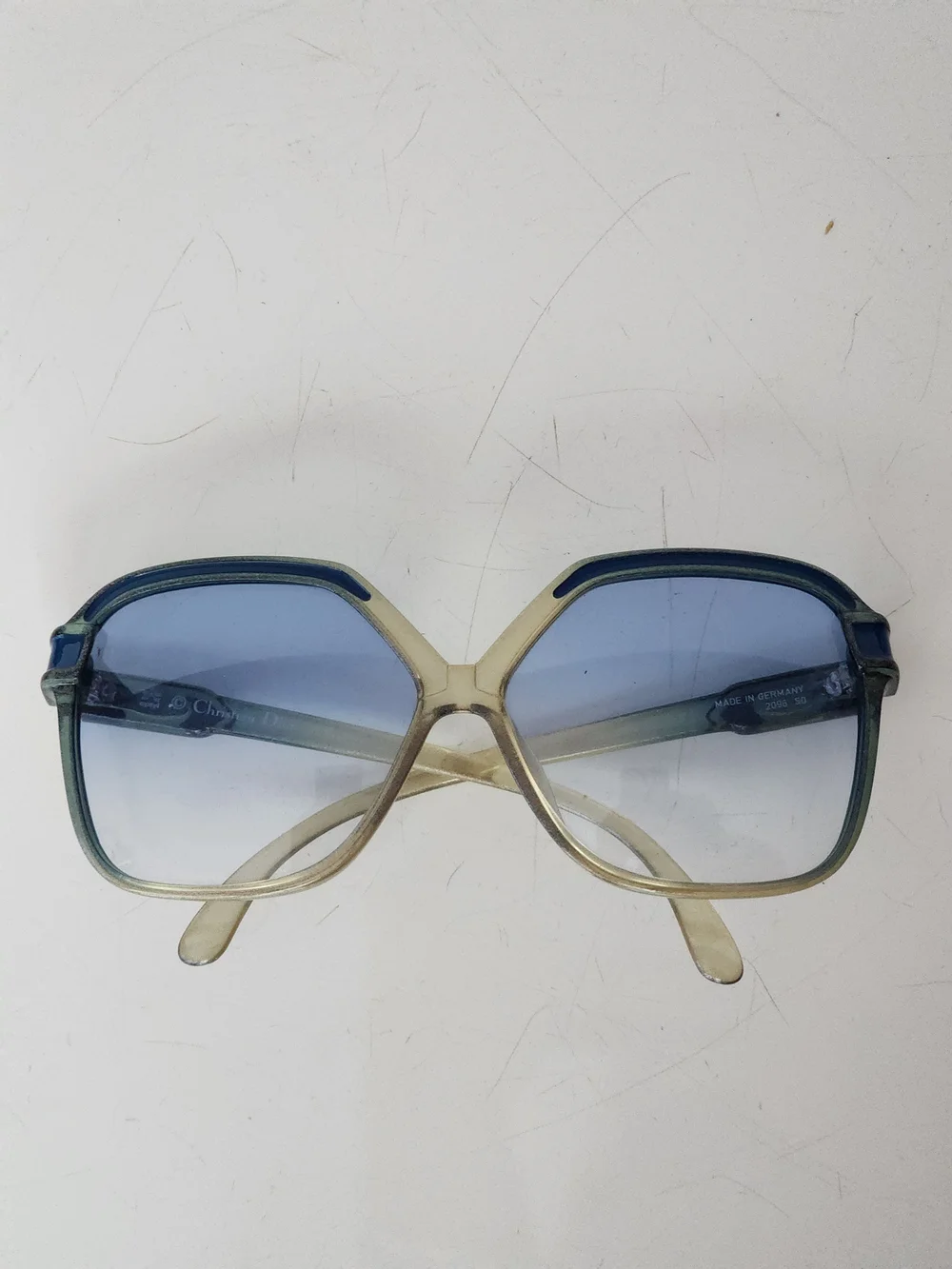 CHRISTIAN DIOR Vintage Oversized Gradient Blue Lenses Translucent Gold Frame